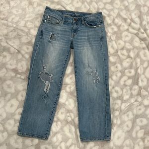 American Eagle Boyfit Distressed Cropped Jeans Size 4